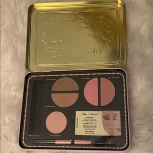BNWT too faced makeup set